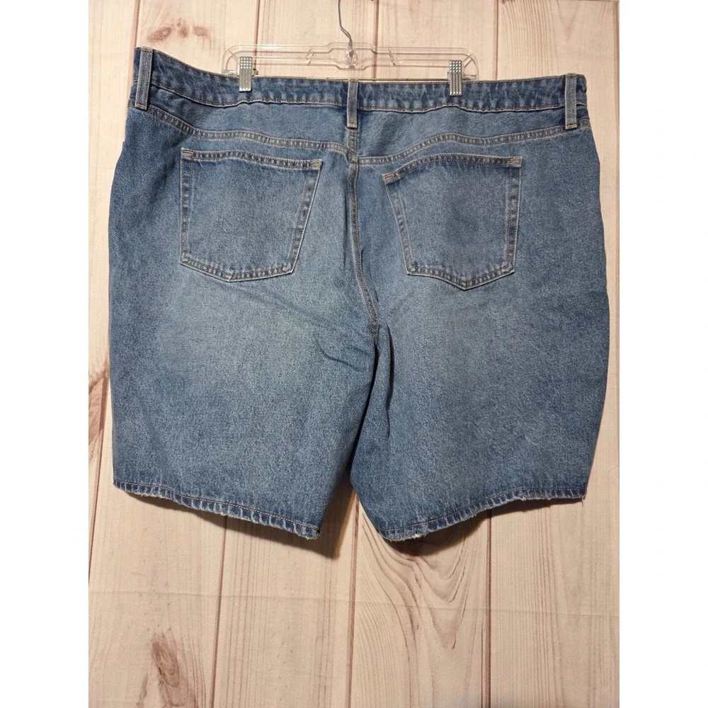 Universal Thread Womens 90s Baggy Bermuda Denim Shorts Blue Size 22 NWT